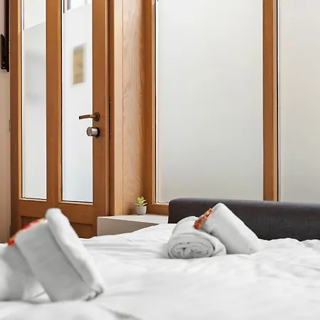 Big, Comfortable, 11min Station, 14 People *