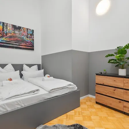 Big, Comfortable, 11min Station, 14 People Appartement