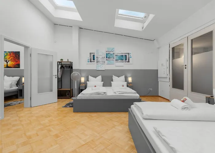 Big, Comfortable, 11min Station, 14 People *