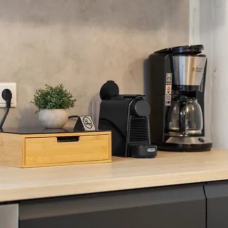 Big, Comfortable, 11min Station, 14 People