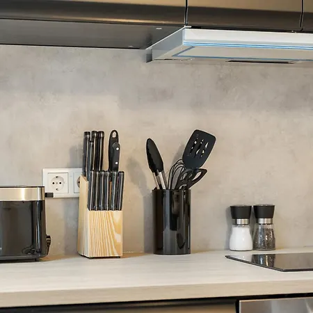 Big, Comfortable, 11min Station, 14 People Apartment *