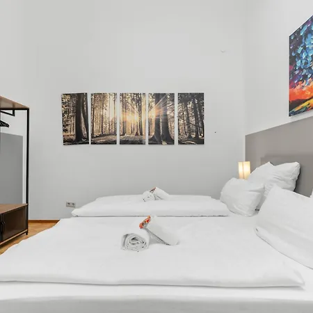 Appartamento Big, Comfortable, 11min Station, 14 People *