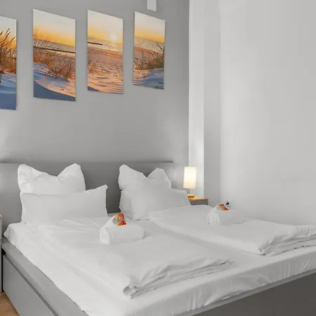 Apartmán Big, Comfortable, 11min Station, 14 People *