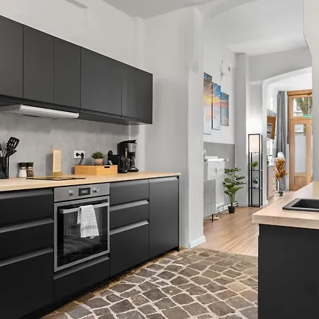 Big, Comfortable, 11min Station, 14 People Apartment *