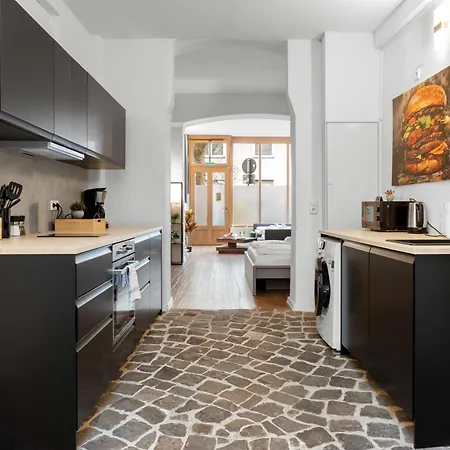 Big, Comfortable, 11min Station, 14 People Apartment *