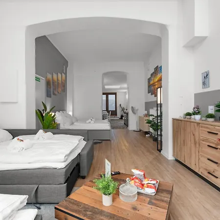 Apartment Big, Comfortable, 11min Station, 14 People