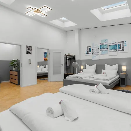 Big, Comfortable, 11min Station, 14 People * Cologne