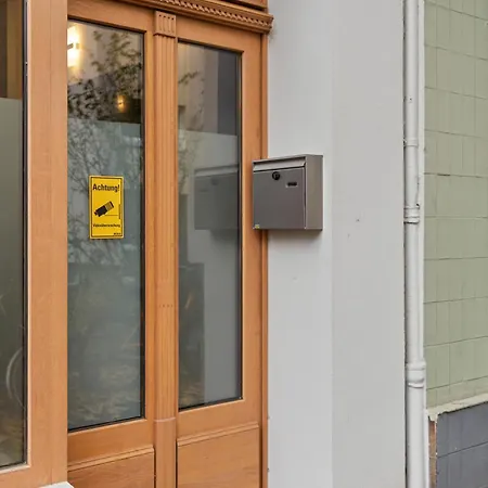 Big, Comfortable, 11min Station, 14 People Apartment Cologne