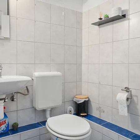 Big, Comfortable, 11min Station, 14 People *