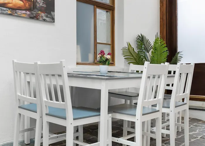 Big, Comfortable, 11min Station, 14 People Cologne