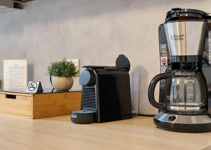 Appartement Big, Comfortable, 11min Station, 14 People Keulen