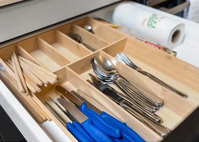 Big, Comfortable, 11min Station, 14 People Appartement Keulen