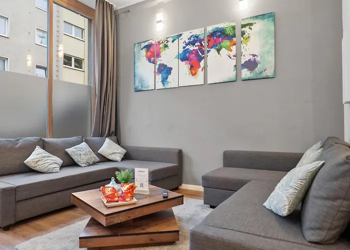 Big, Comfortable, 11min Station, 14 People Kolonia