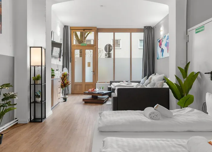 Big, Comfortable, 11min Station, 14 People