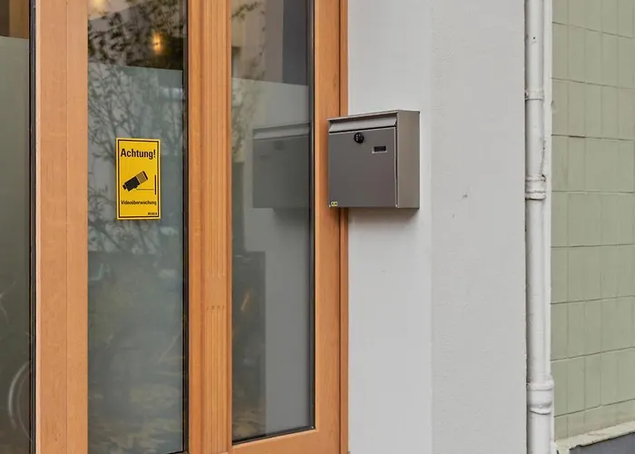 Big, Comfortable, 11min Station, 14 People Appartement Keulen