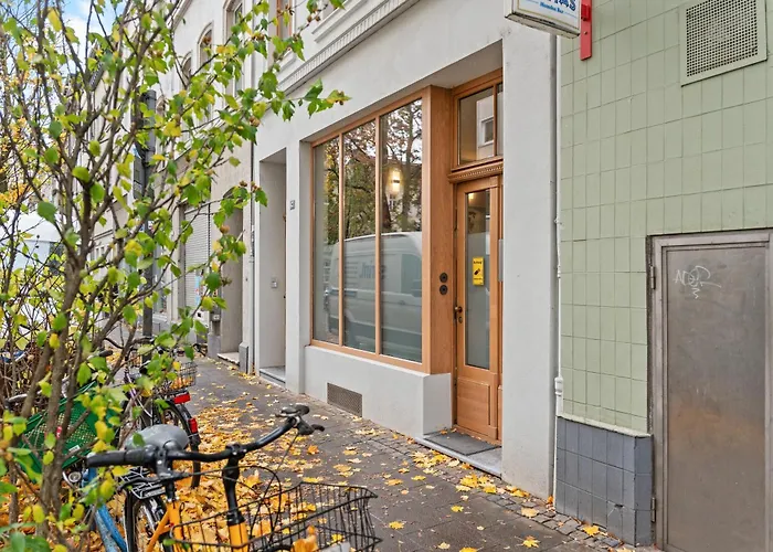 Appartement Big, Comfortable, 11min Station, 14 People Keulen