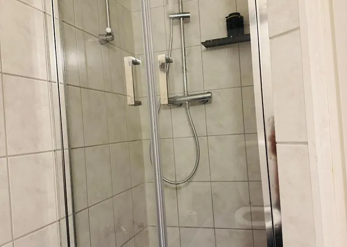 Big, Comfortable, 11min Station, 14 People * Keulen